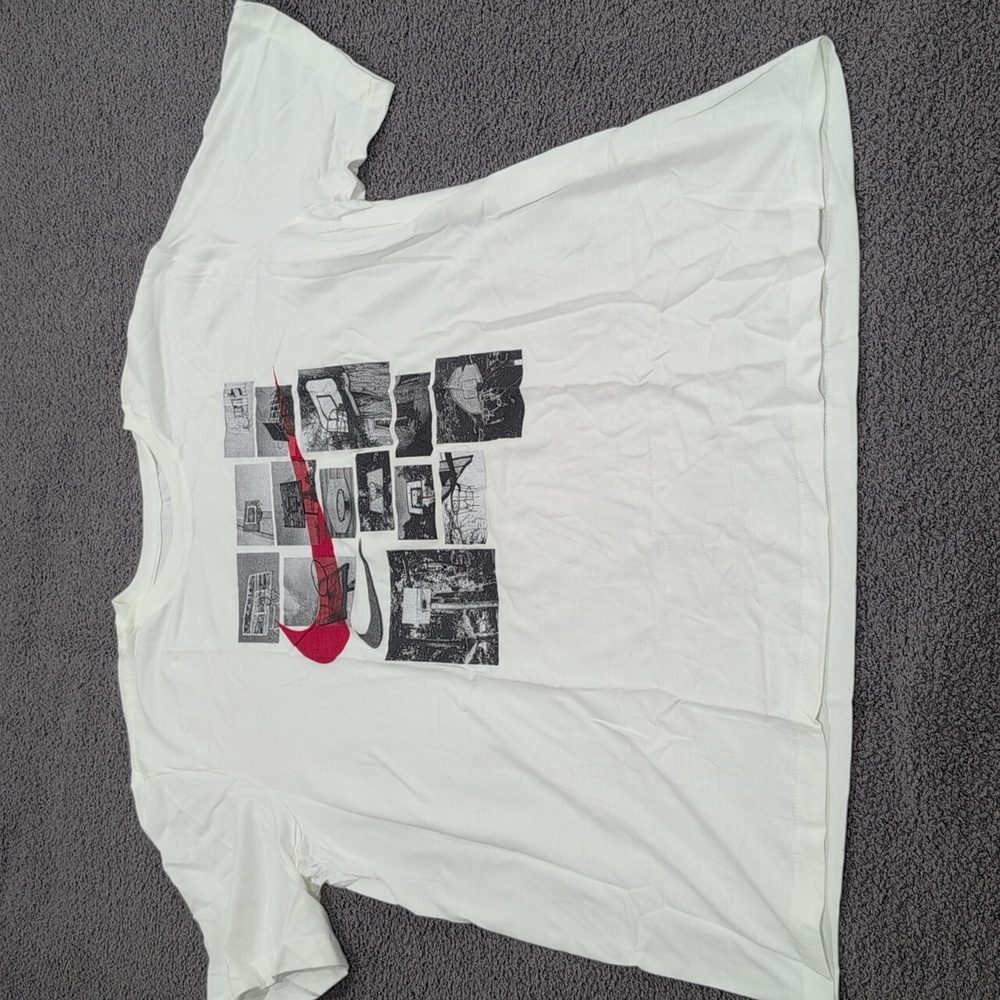 Nike T-shirt (NWOT)